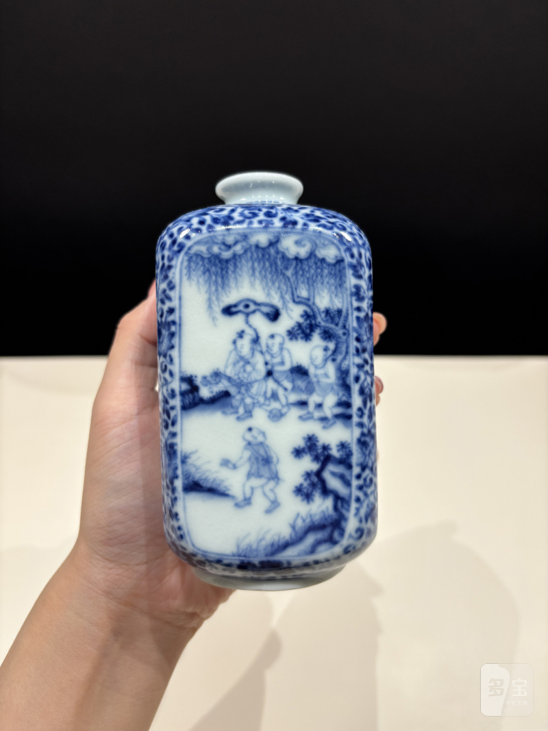 清雍正 青花花卉开光婴戏图方瓶 - 图6